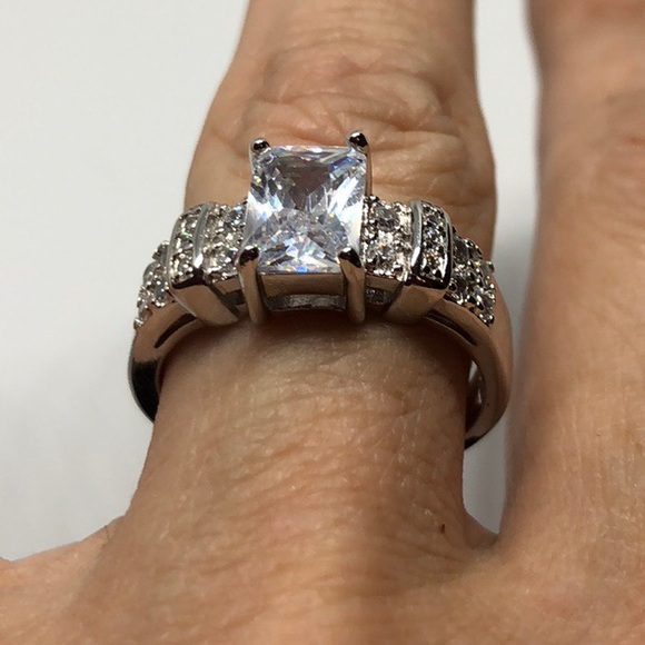 STERLING SILVER 925 stamped White CZ LUX RING SZ 8 - Picture 7 of 8